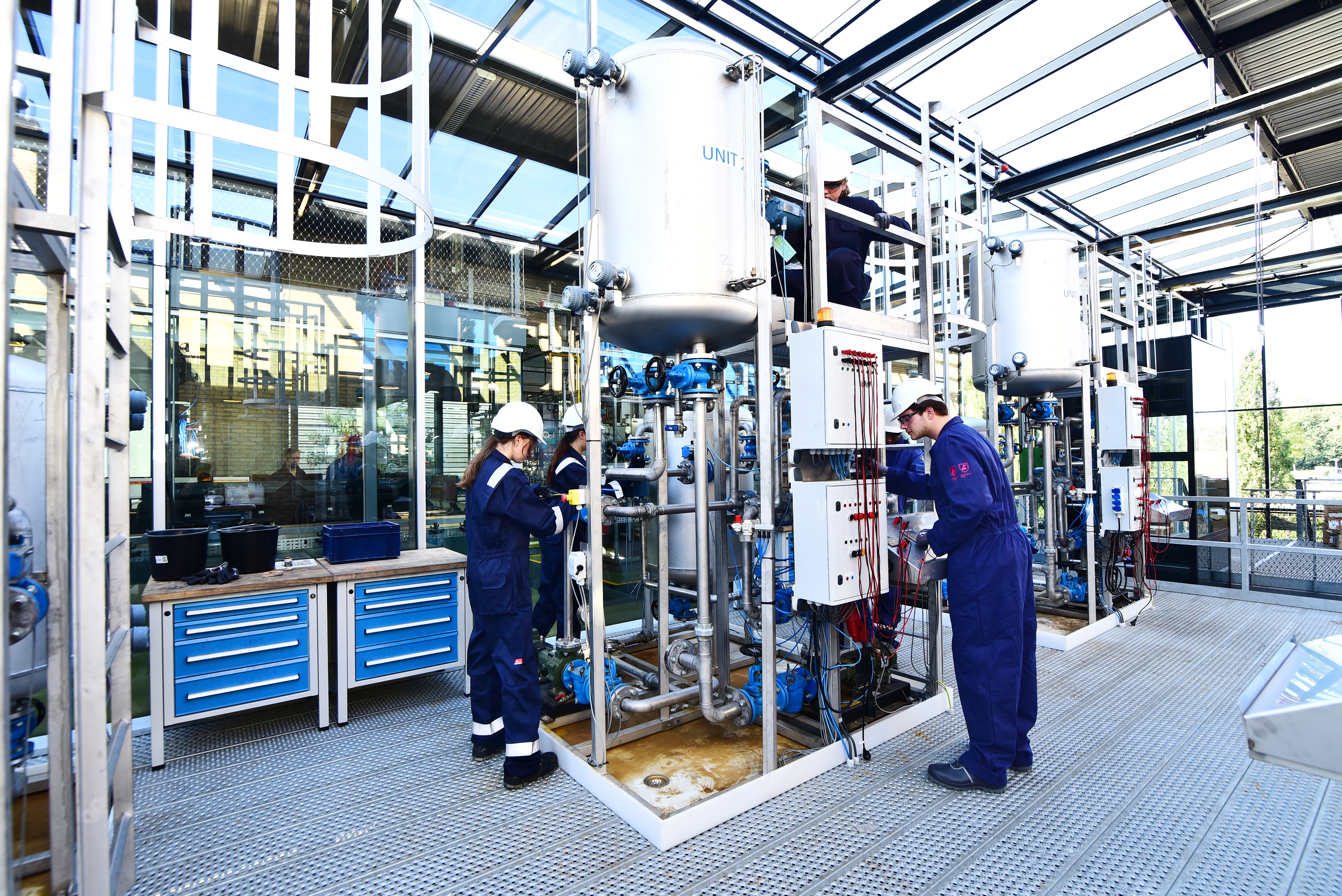 leerlingen aan de slag met groene chemie