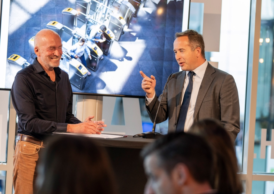 Serge van Dam in gesprek op het Metropoolcafé