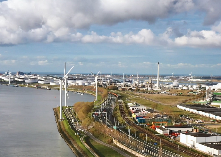 Havens en windmolens bij Voorne-Putten