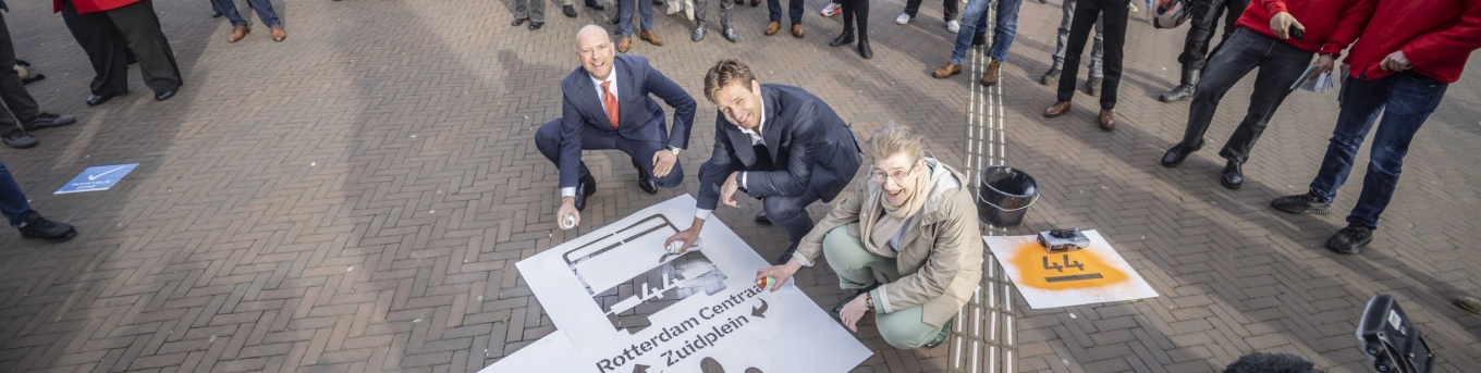 Foto van de start nieuwe route buslijn 44
