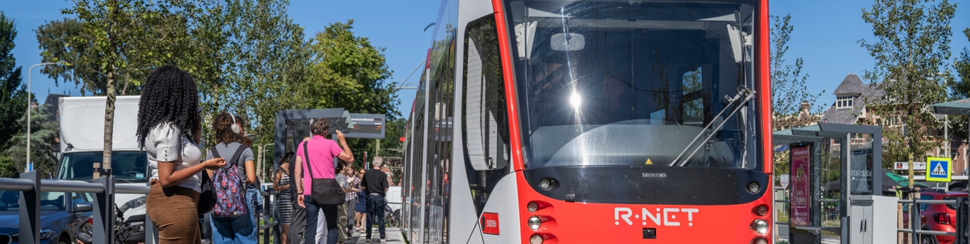 R-net tram bij halte