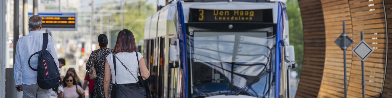 Mensen bij randstadrail