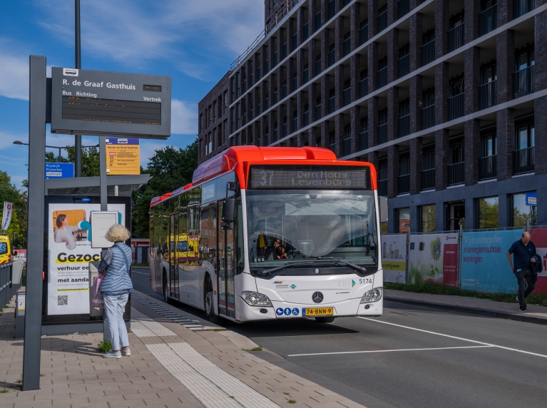 EBS bus bij halte R. de Graaf Gasthuis Delft
